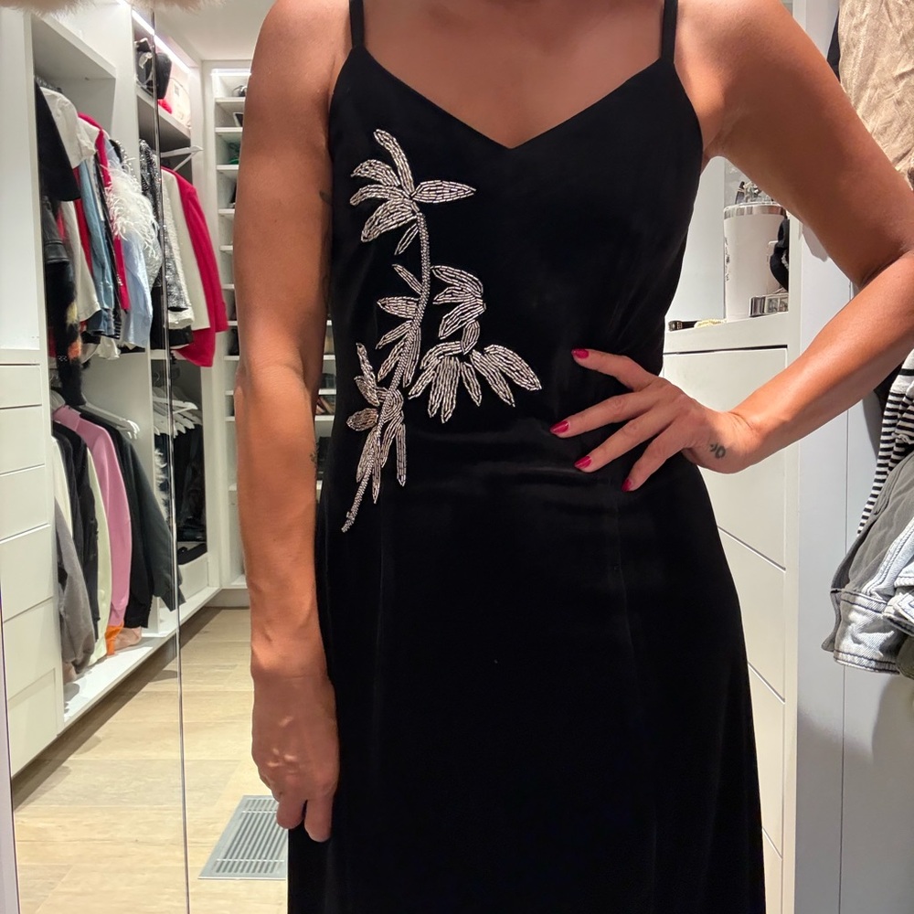 NWT Black Velvet Hand-Beaded Evening Dress – Elegant Statement Piece